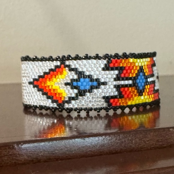 Handwoven handcrafted Native American geometric bracelet colorful Miyuki beads - Picture 6 of 7